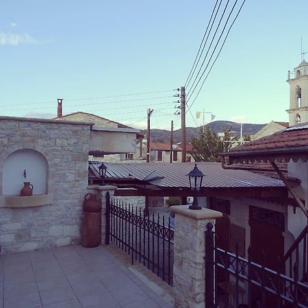 Corner Cottage Lania Екстериор снимка